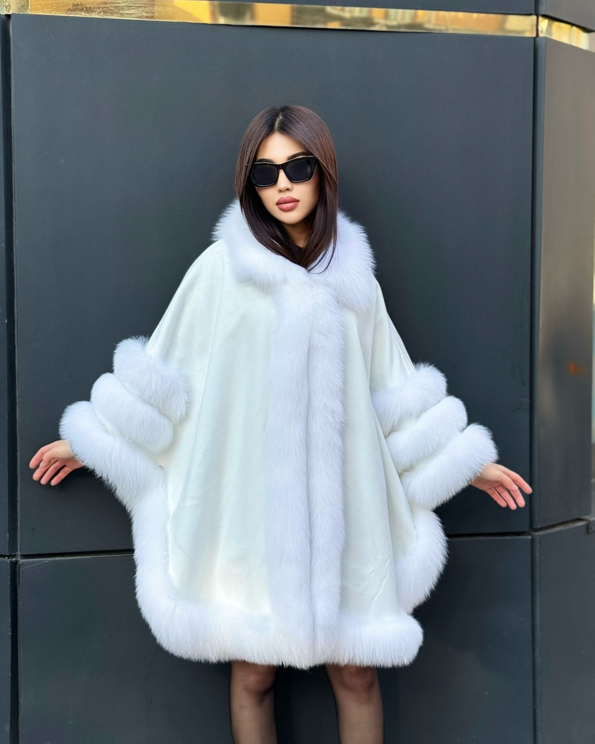Women’s White Cashmere Cape With Genuine Fox Fur Trim