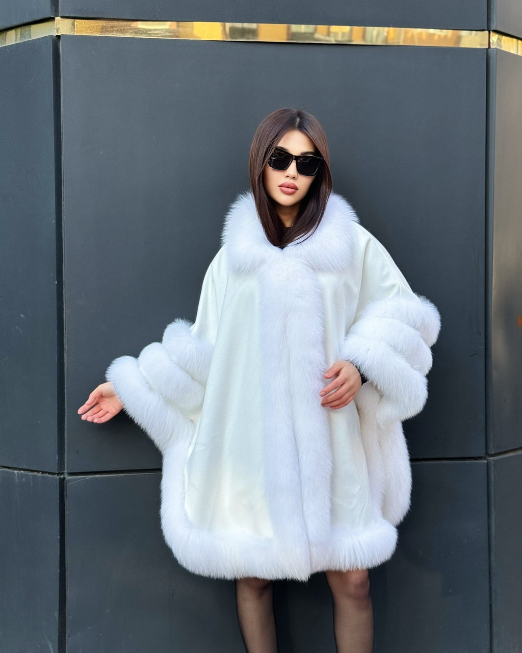 Women’s White Cashmere Cape With Genuine Fox Fur Trim