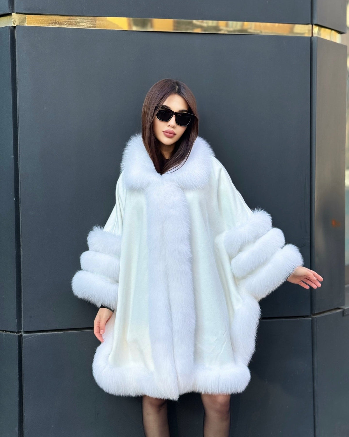 Women’s White Cashmere Cape With Genuine Fox Fur Trim
