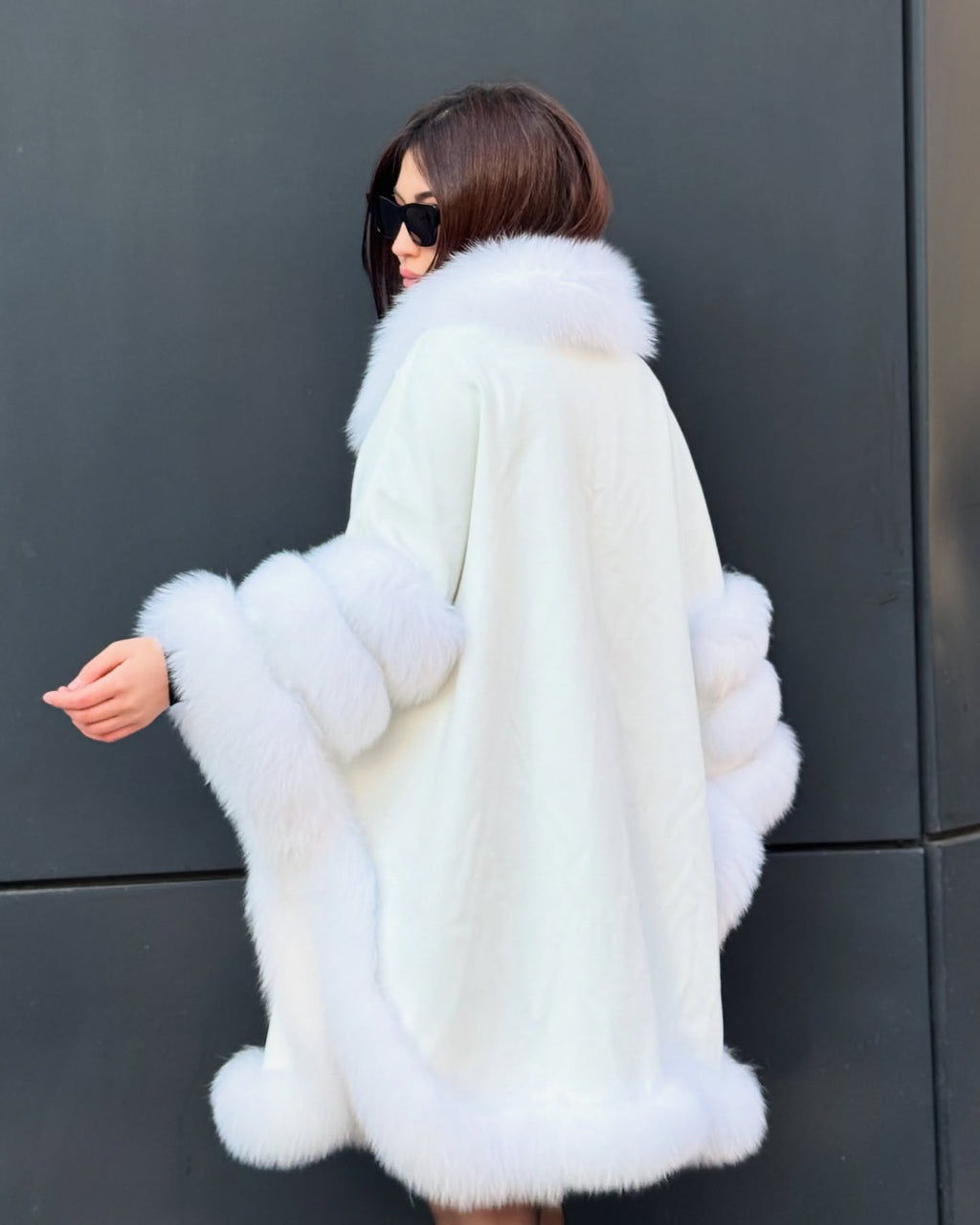 Women’s White Cashmere Cape With Genuine Fox Fur Trim