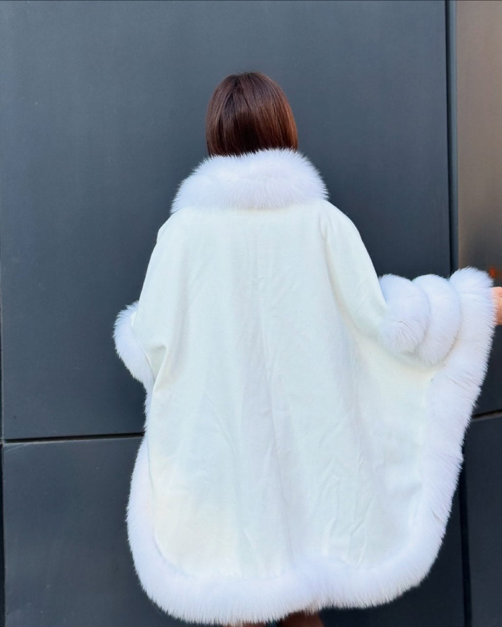 Women’s White Cashmere Cape With Genuine Fox Fur Trim