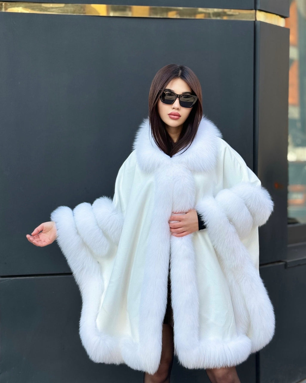 Women’s White Cashmere Cape With Genuine Fox Fur Trim