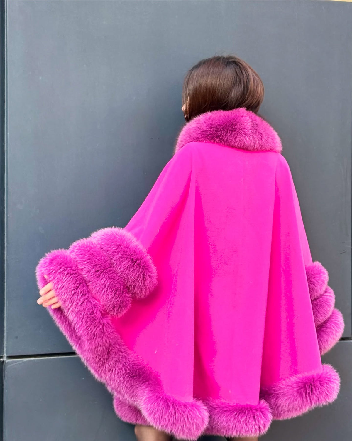 Women’s Fuchsia Cashmere Cape With Genuine Fox Fur Trim