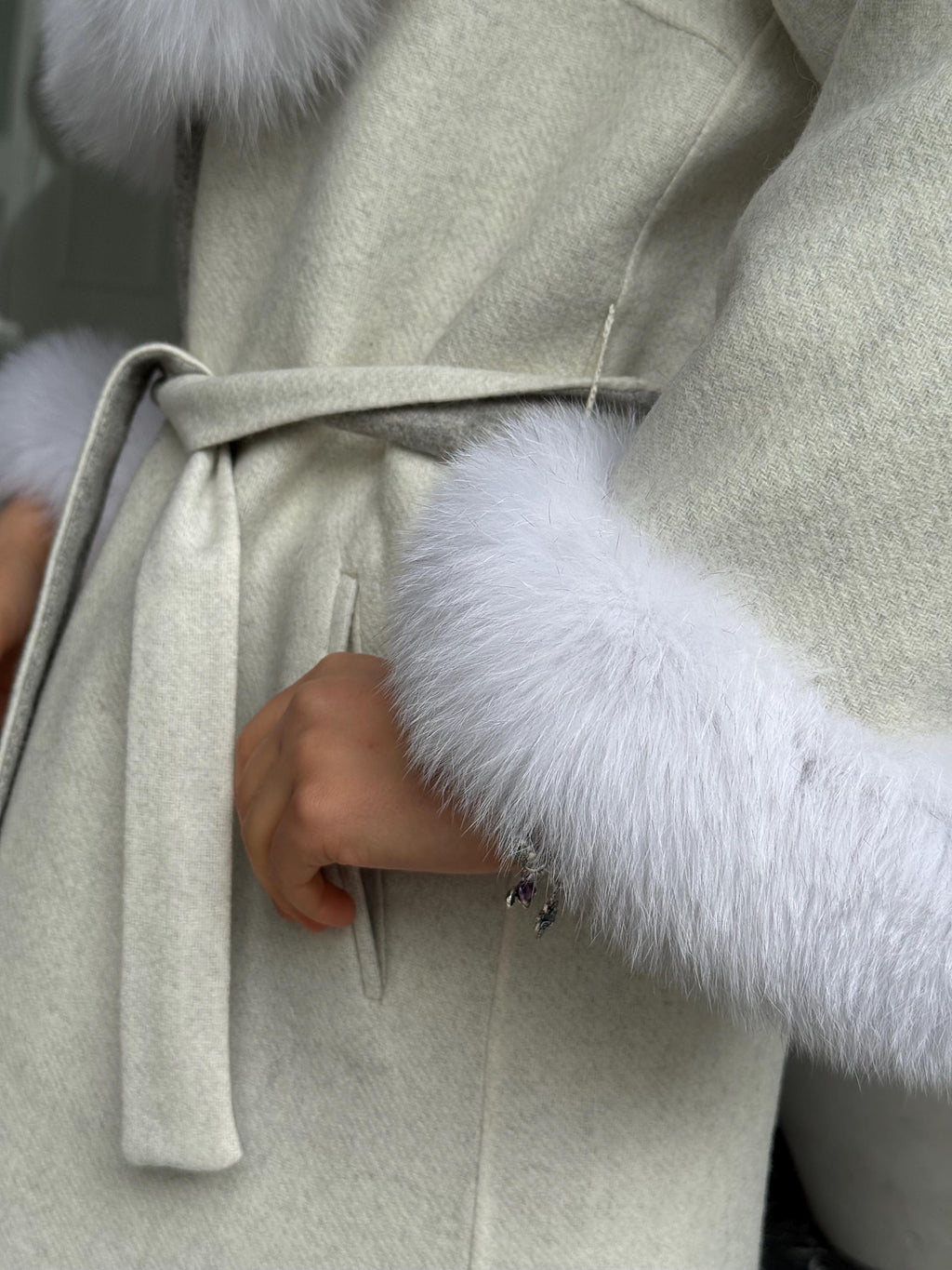 White Handmade Women Alpaca Coat With Fox Fur , Luxury Outwear | Natural Alpaca Wool Coat | Soft & Warm – Handmade Women’s Outerwear