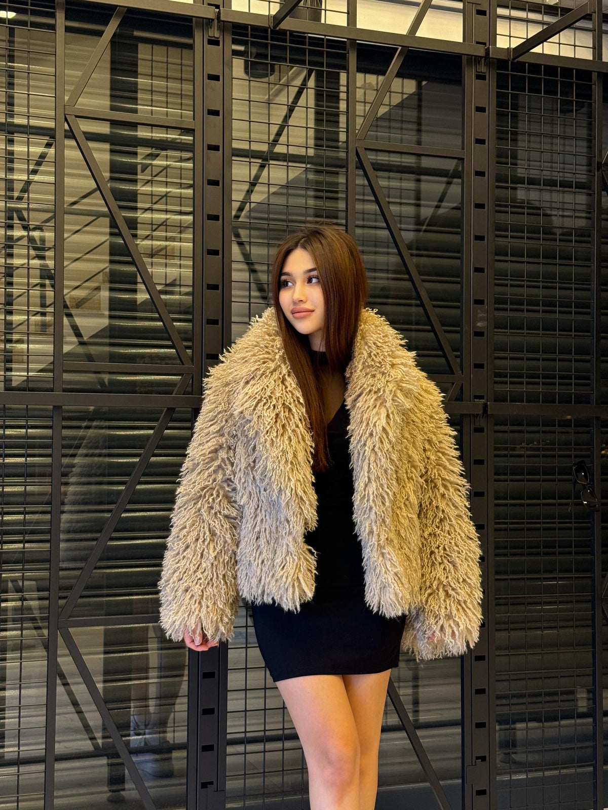 Oversized Shaggy Faux Fur Jacket: Vegan Beige Tibetan Fut Coat