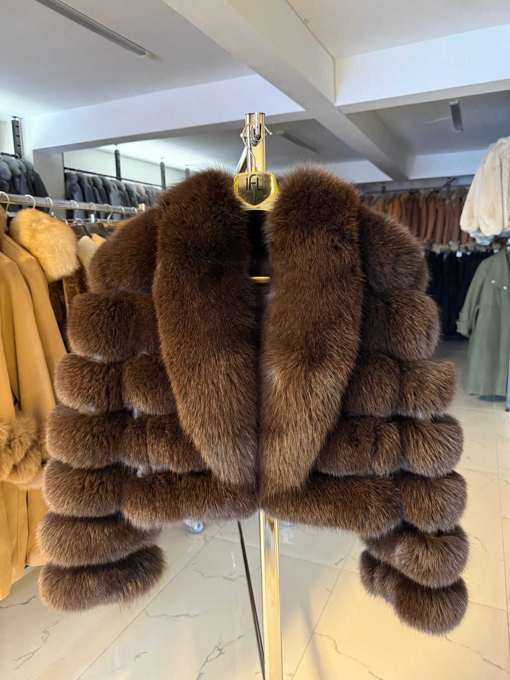 Brown Fox Fur Jacket: Short With Detachable Sleeves Fur Coat For Women