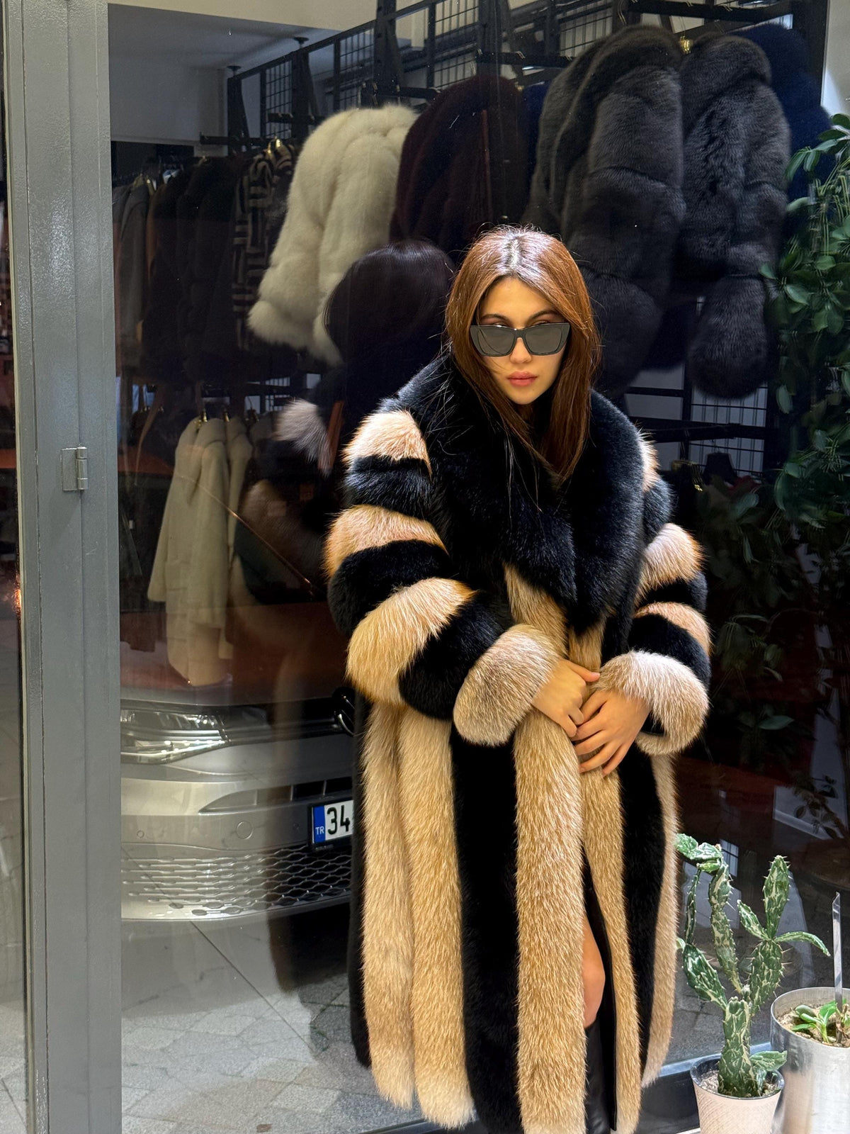 Long Black-Gold Fox Fur Coat, Unisex Luxury Winter Fox Fur Jacket, Black Fox Fur Jacket, Gold Fox Fur Jacket.- Long Fox Fur Jacket