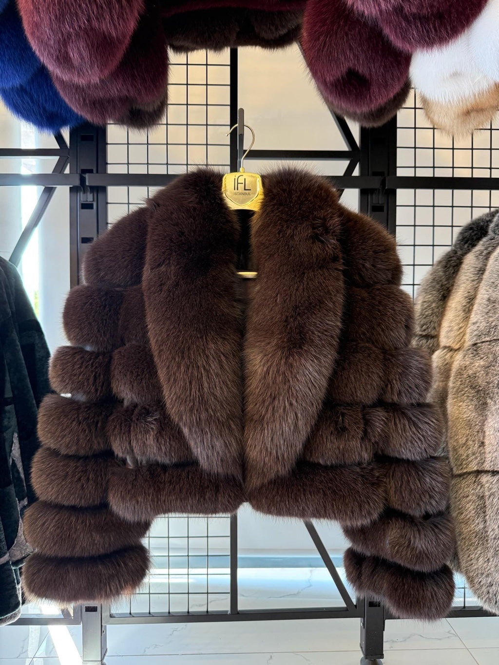 Brown Fox Fur Jacket: Short With Detachable Sleeves Fur Coat For Women