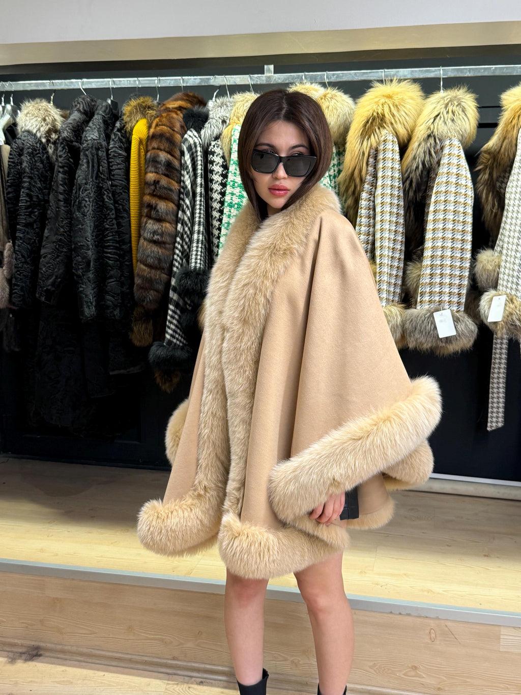 Beige Cashmere Cape With Fox Fur Trim, Women’s Wool Shawl Front Skirt - Fox Fur Jacket. Beige Fox Fur Jacket. Fox Fur Trim Coat. Fox Fur