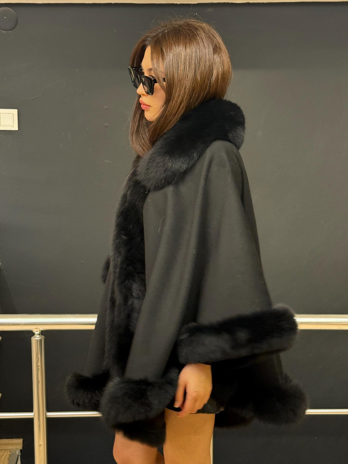 Luxury Black Cashmere Wool Cape With Fox Fur Trim, Handmade Women Plus Size Fur Trim Shawl. Fox Fur Shawl, fox Fur jacket